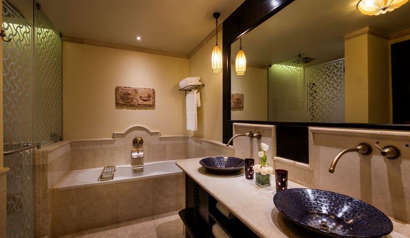 2 BEDROOM SUITE BATHROOM